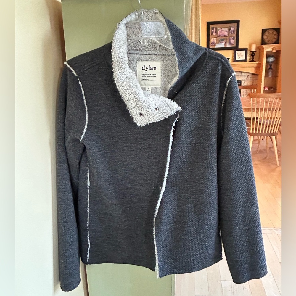 Dylan Women’s Sherpa lined Snap Button Raw Edge Jacket Size Small